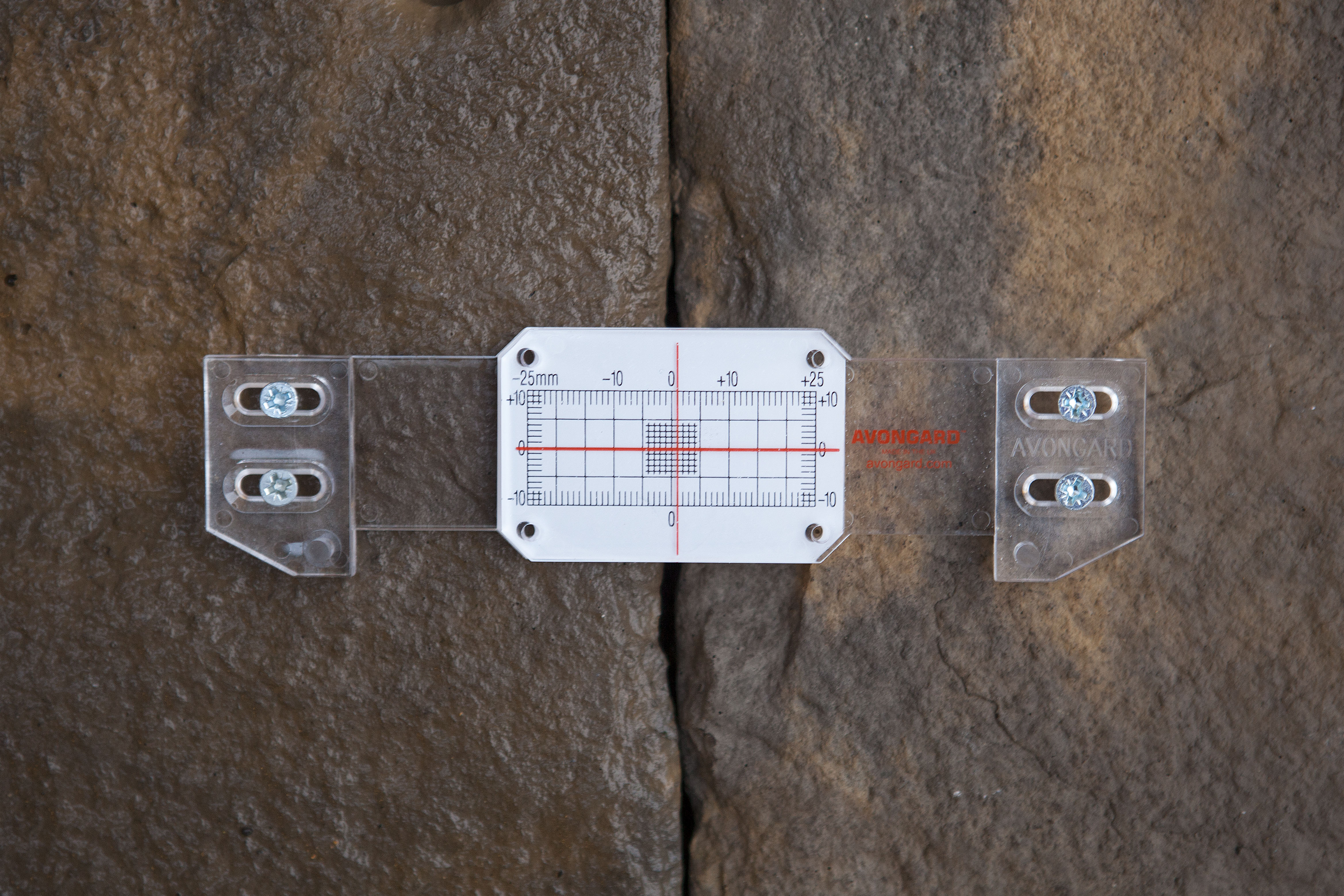 Crack Monitoring – professional monitoring services